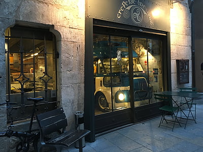 Girona, Katalonija, kavarna, kamin