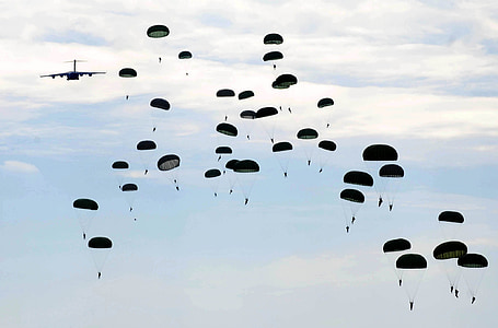 Fayetteville, Carolina del nord, cel, núvols, paracaigudisme, en l'aire, l'exèrcit