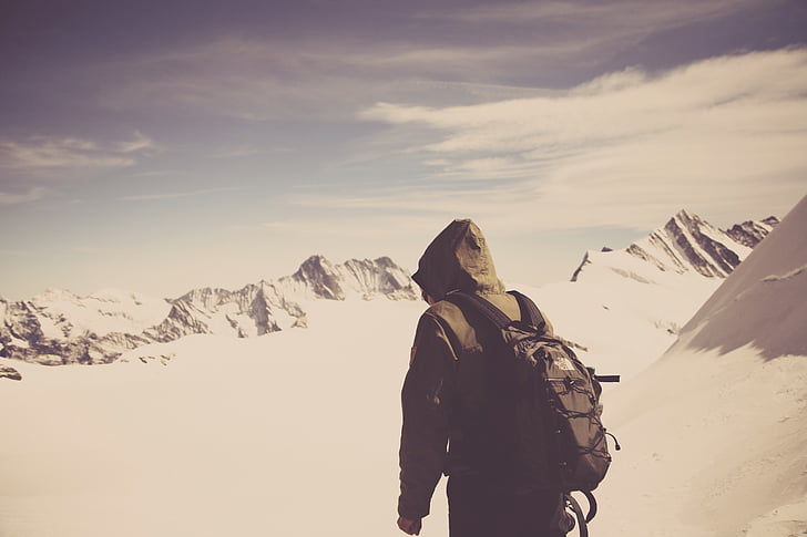 persoană, mersul pe jos, zăpadă, câmp, în timpul zilei, drumeţii, alpinism