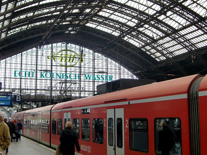 Cologne, Gare ferroviaire, Gare centrale de Cologne, Gare centrale, structure en acier, toit de la station, train