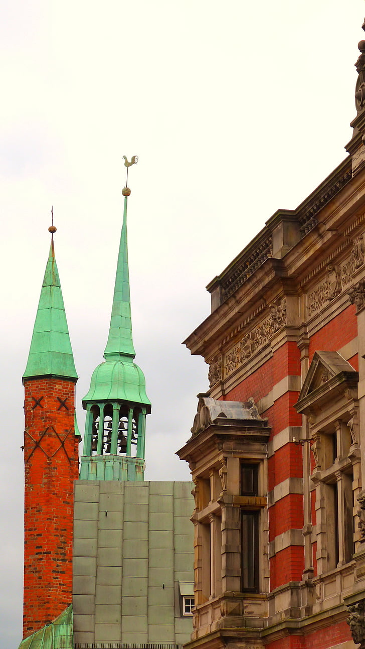 Lübeck, hanzeatski, srednjem veku, staro mestno jedro, zvonik, poševno