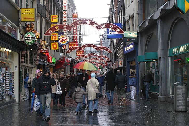 Amsterdam, Holande, lietus, centrs, lietussargi, reklāma