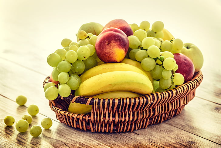 vaisių krepšelis, bananų, vynuogės, obuoliai, nektarinai, sena nuotrauka, derlius
