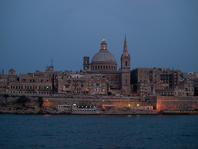 Malta, Valletta, večer, město