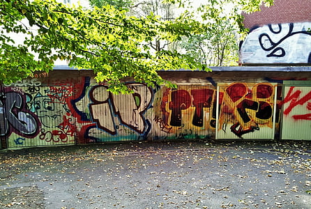 grafiti, sepenuhnya dilumasi pintu garasi, vandalisme, penodaan, murahan, kreatif, warna