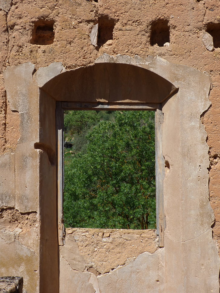 finestra, ruïna, abandonat, finestra trencada, finestra buida, casa abandonada, arquitectura