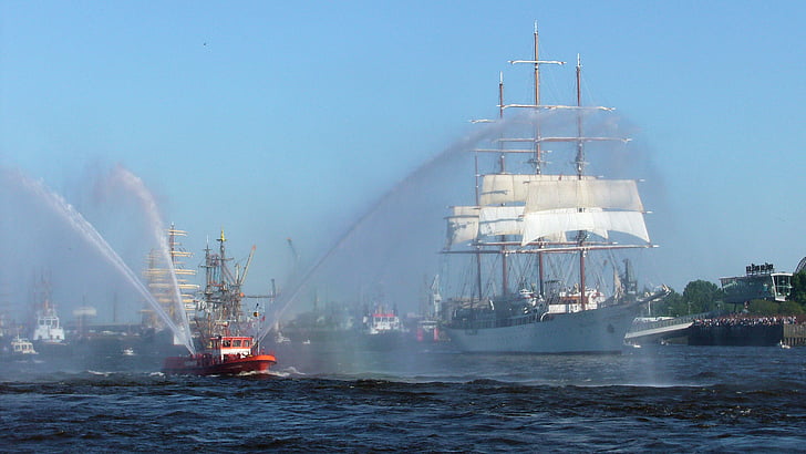 Hamburk, přístav narozeniny 2011, Hubička parade, námořní plavidla, voda