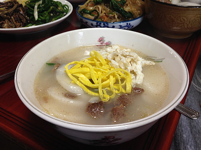 rizs torta leves, újév napja, ünnepe, csokit vagy csalunk, a Koreai Köztársaság, élelmiszer, leves