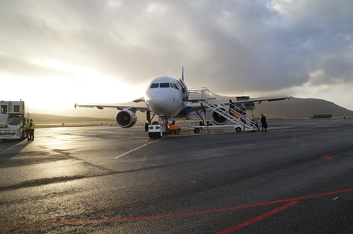 vliegtuigen, Luchthaven, Vagar, Airbus, Atlantic airways, Färöer, Scandinavië