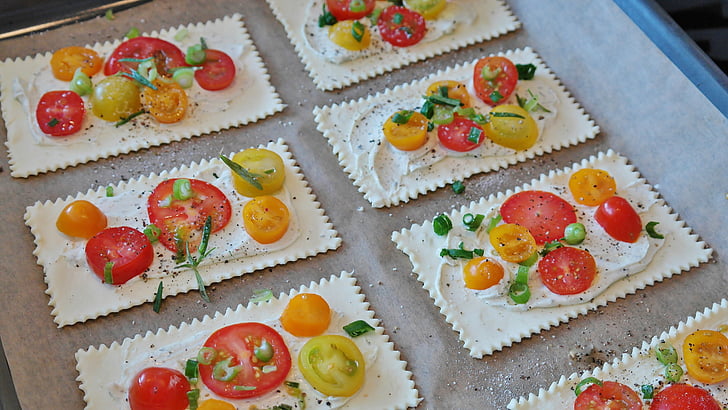 starter, puff pastry, tomatoes, cream cheese, mediteran, spices, basil