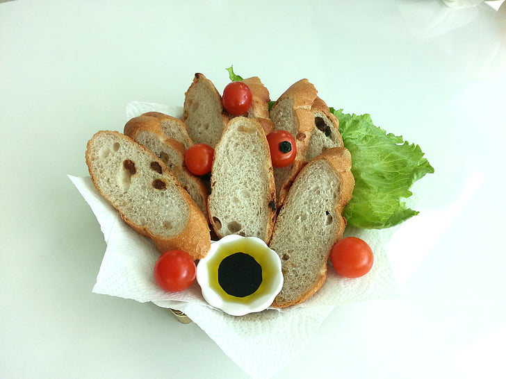 baguette, olive oil, source, balsamic sauce, balsamic vinegar