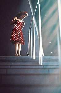Cô bé, pin-up cô gái, cầu thang, bậc thang, ánh sáng, cửa sổ, màu đỏ