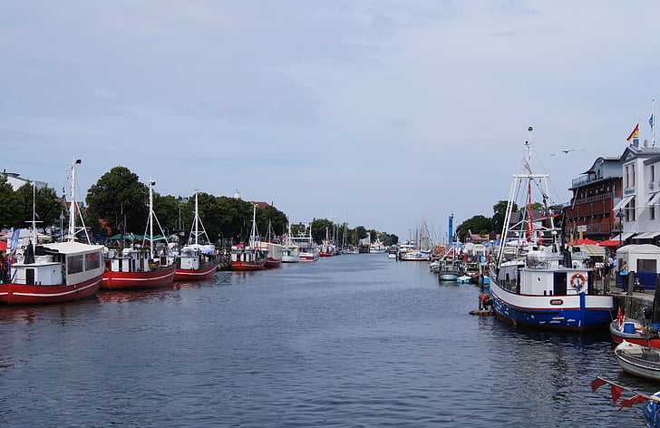 Port, lode v prístave, rybárske člny, Riverside, Bay, rieka