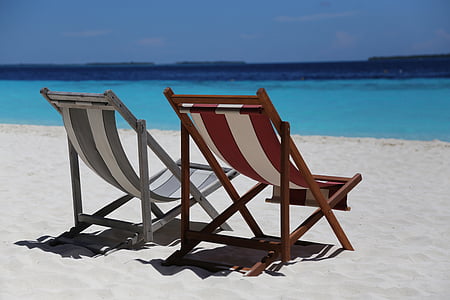 vacances, été, Dim, chaises longues, eau, réservé (e), plage