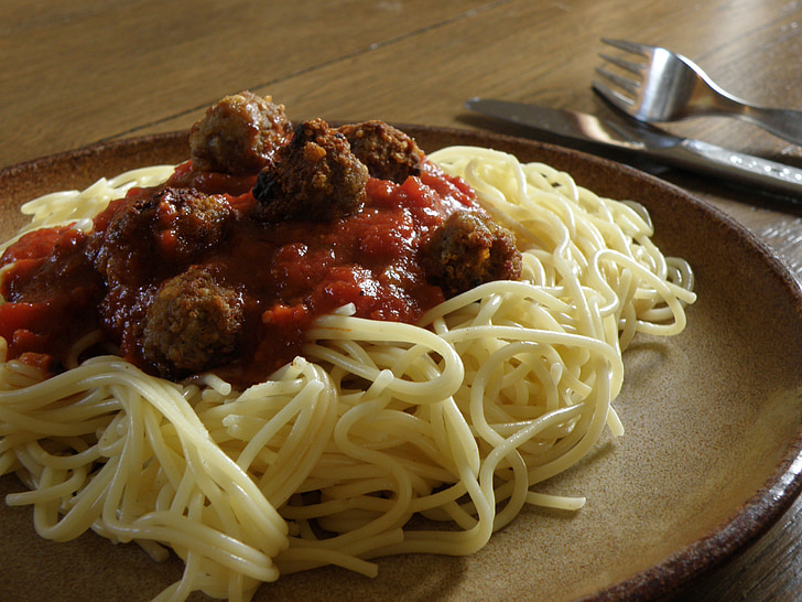 Spaghetti, Frikadellen, Nudeln, Mittagessen, italienisches Essen, Tomaten-sauce