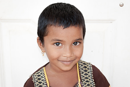 Kind, Porträt, indische, Lächeln auf den Lippen, Waise, asiatische, schlechte