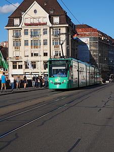 Трамвай, средний мост, средний мост rhine, пересекает Рейн, Базель, город, вид на город