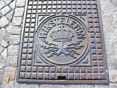 plaque d’égout, Suède, Gothenburg, Téléphone de l’Empire, rikstelefon, télécommunications, canal