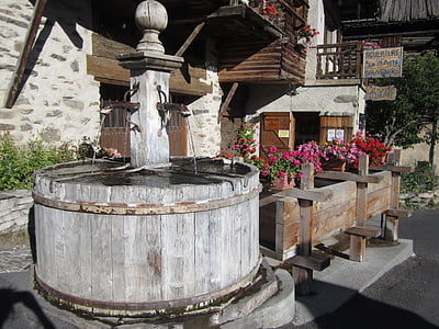 fontanas, Sankt-véran, medienos fontanas