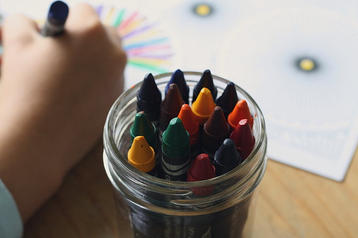 spalvotieji pieštukai, spalvinimo knygelė, dažymas, knyga, spalva, vaikai, suaugusiųjų spalvinimo knygelė
