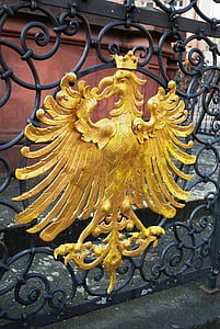 águila, pájaro, adornado, oro, cerca de, escultura, estatua de