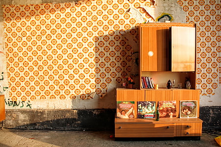 growing wall, living room, messi, wall unit, 70th, wallpaper, old