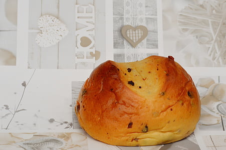 easter bread, yeast, raisins, sweet, delicious, fine pastry, easter