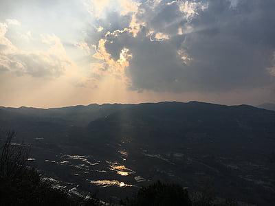 gün kaymağını bulutlar, Teras, Yunnan Eyaleti '