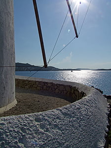 Ανεμόμυλος, στη θάλασσα, Μύκονος, Ελλάδα, Ελληνικό νησί, Κυκλάδες, πίσω φως