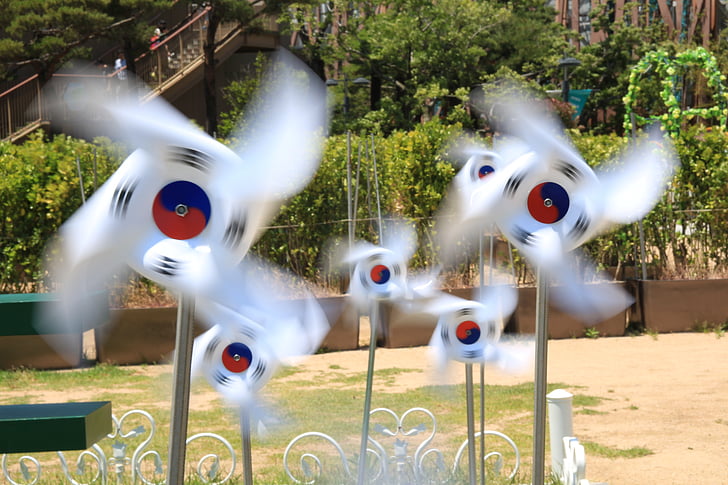 julia roberts, korea, pinwheel, rotation, wind, park