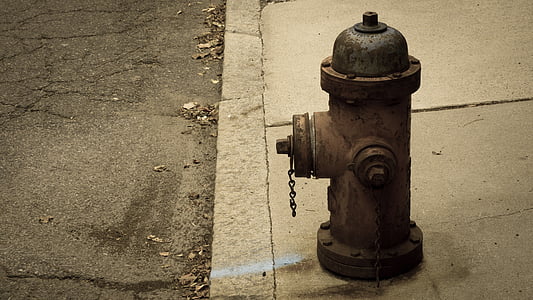 ugunsdzēsības hidrantu, hidrants, hidrantu, uguns, sarkana, avārijas dienestu izsaukšanas, spiediens