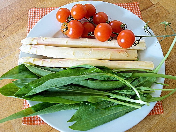 spring, asparagus, bear's garlic, wild herbs, salad, tomatoes, salad plate