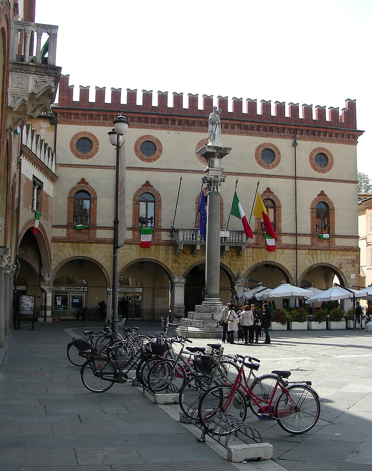 Ravenna, Piazza del Popolo-aukio, kaupungintalo, Piazza