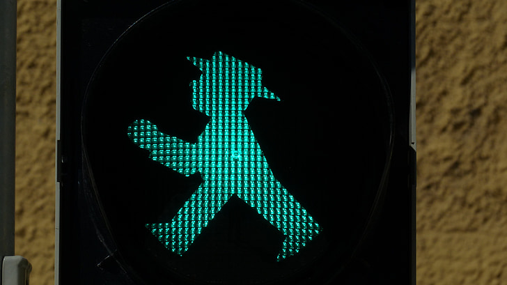 homenet verd, semàfors, passarel·la, senyal de trànsit, verd, mascles, senyal de llum