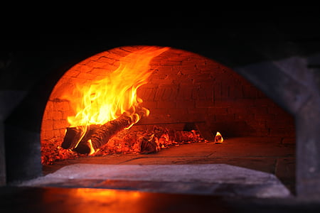 fusta acomiadat forn, forn, pizzes, foc, il·luminat, cuina, pizzeria