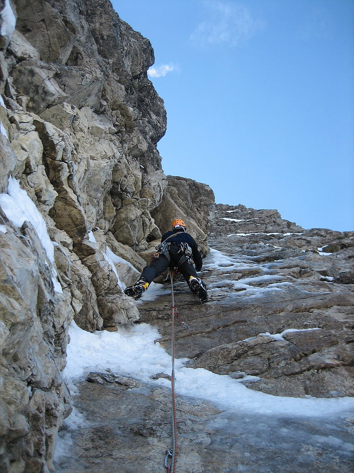 escalada mixta, escalada en gel, pujar, escalador, alpinisme, bergsport, muntanyisme