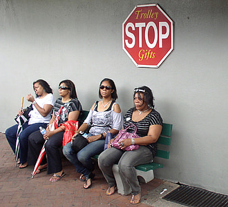 dones, esperar, parada, seure, humà, parada d'autobús, temps d'espera