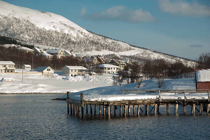 Norveška, Tromso, fjord, pristanišča, pomol, sneg