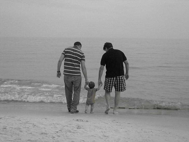 familia, padre, Playa, niño, caminando, juntos, manos de la explotación
