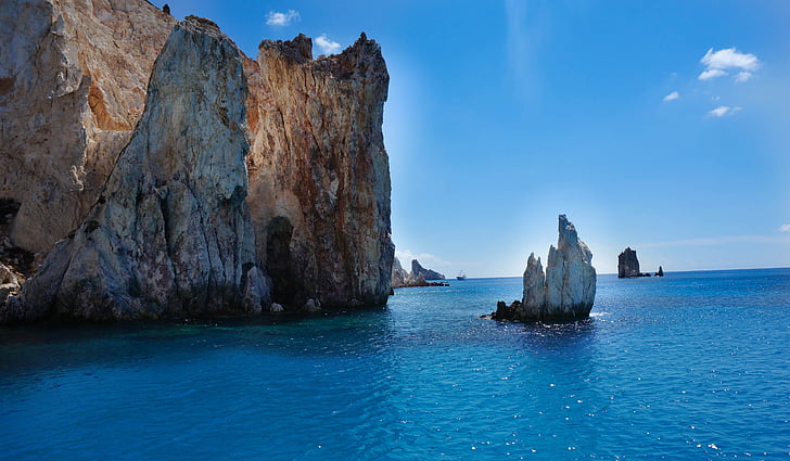 Ελληνικό νησί, βράχια, στη θάλασσα, μπλε του ουρανού, Πολυαίγου, βράχο - αντικείμενο, μπλε