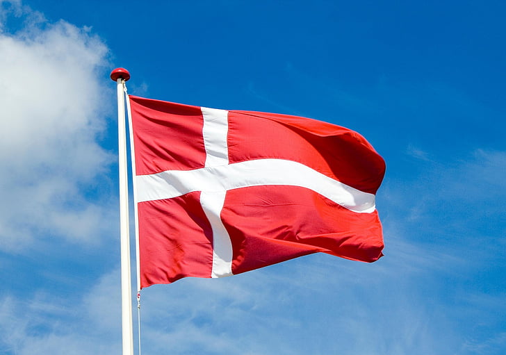 Bendera Denmark, terbang, melambaikan, Angin, tiang bendera, Denmark, simbol