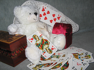 Teddy, Teddybeer, pluche speelgoed, zacht speelgoed, opgezette dieren, kaarten, speelkaarten