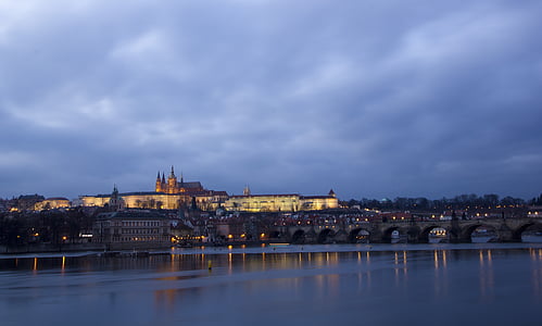 Prag, Češka Republika, Praški dvorac, noćni pogled, Rijeka, Europe, arhitektura