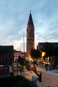 Caorle, Veneza, Itália, Praça, Igreja, Campanile, arquitetura