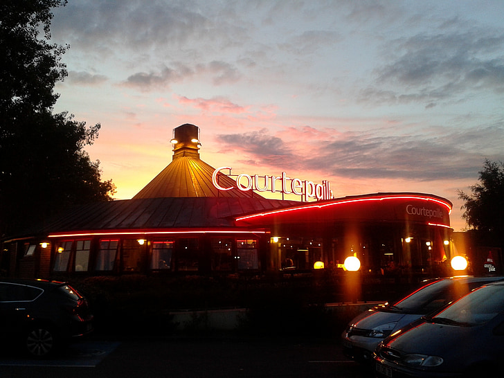 Courtepaille, Rouen, Normandía, Francia, cielo, puesta de sol, nubes