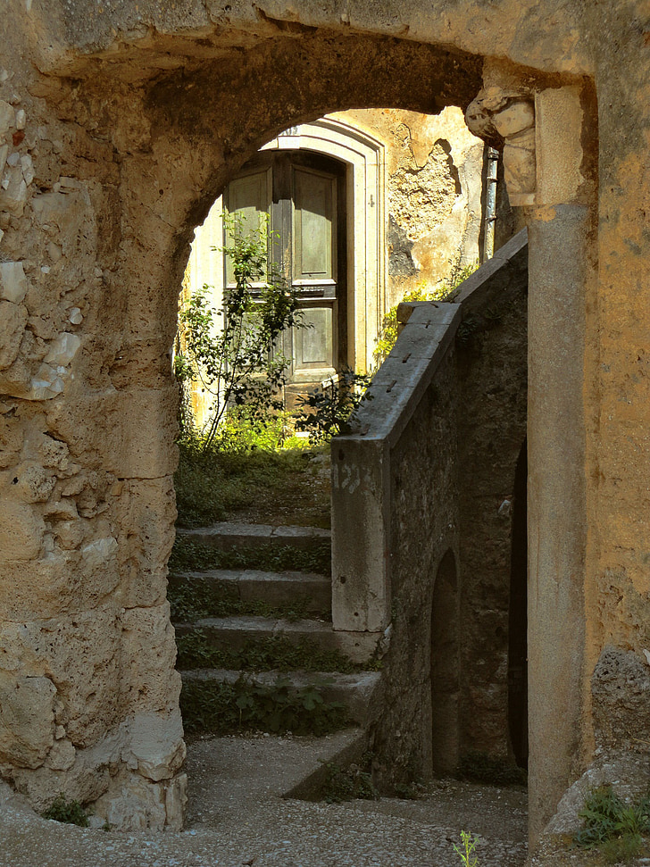 scale, molise, rocchetta volturno, borgo, alley, door, abandonment