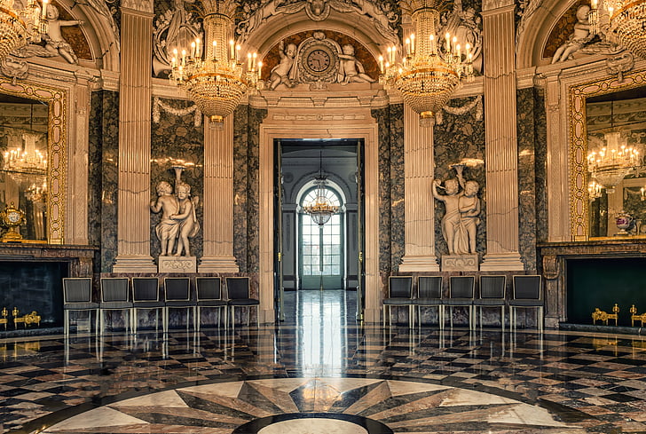 Hall, Château, salle de bal, Historiquement, mise en miroir, lustre, noble