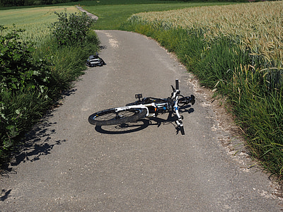 velosipēds, nelaimes gadījumu, kalnu velosipēds, krita lejup, kritums, velosipēdu negadījumu, gāzts