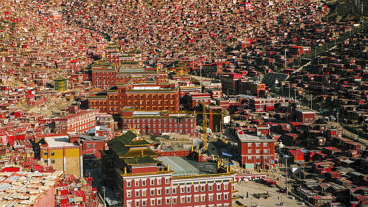 Tibeta, sarkanā māja, Seda, ēkas ārpusi, arhitektūra, drūzmējās, pilna kadra