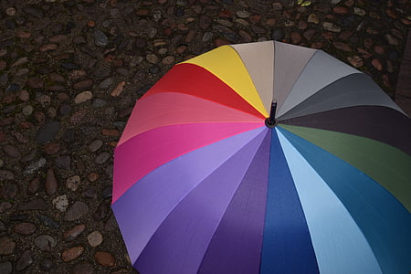 Regenschirm, Pflastersteine, Regenwetter, dunkel, dunkle Zeit, Tropfen, Regenbogen